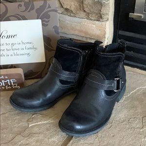 Earth Origins Leather Ankle Boots 8.5 Black Suede Buckle